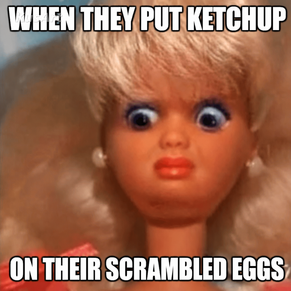 Angewidertes-Gesicht-Meme mit Bildunterschrift über Ketchup auf Rührei